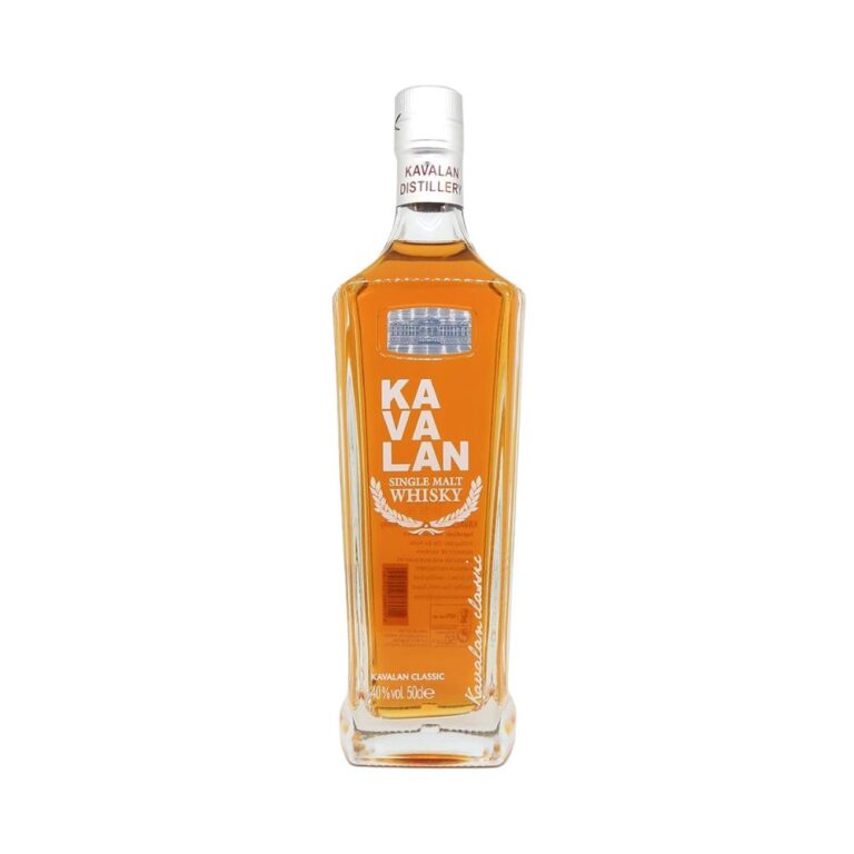 Packshot bouteille de KAVALAN Classic Single Malt de 50cl sur fond blanc, Le club des connaisseurs