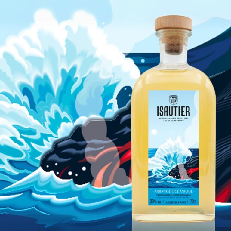 Image de la bouteille de rhum arrangé Océanique Isautier - Vanille coco avec un fond sur l'océan indien et un volcan - Le club des connaisseurs